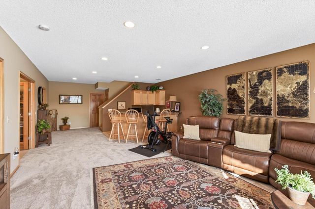 1585 Summit Shores Circle, Burnsville, MN 55306