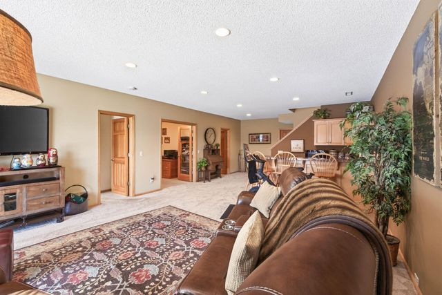 1585 Summit Shores Circle, Burnsville, MN 55306