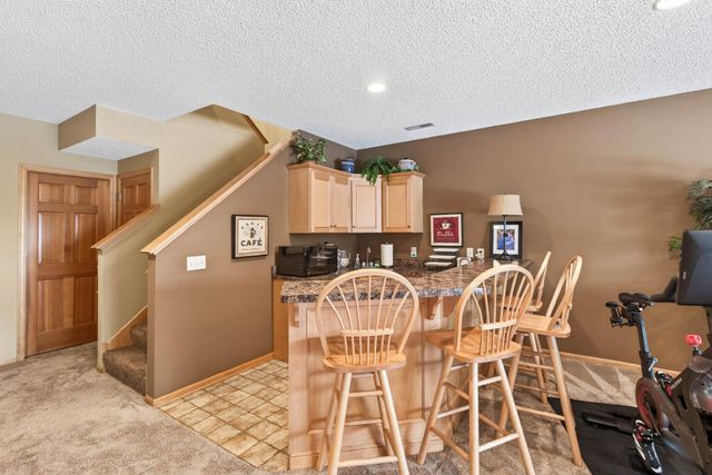 1585 Summit Shores Circle, Burnsville, MN 55306