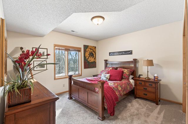 1585 Summit Shores Circle, Burnsville, MN 55306