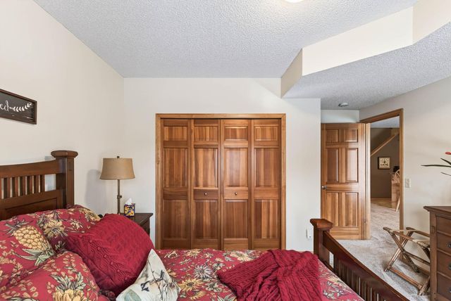 1585 Summit Shores Circle, Burnsville, MN 55306