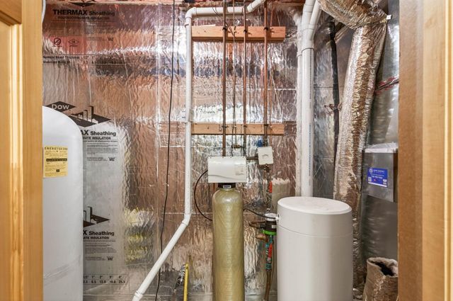 1585 Summit Shores Circle, Burnsville, MN 55306