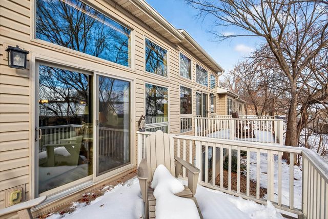 1585 Summit Shores Circle, Burnsville, MN 55306