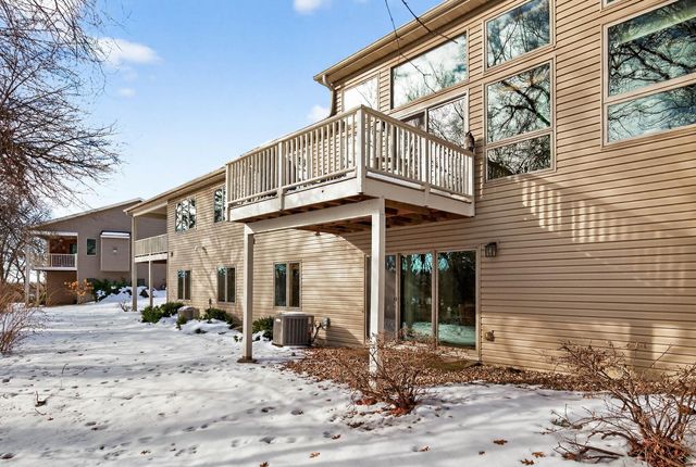 1585 Summit Shores Circle, Burnsville, MN 55306