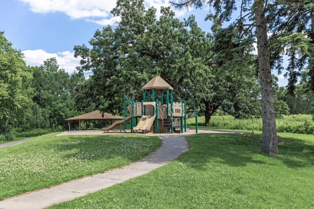 1585 Summit Shores Circle, Burnsville, MN 55306