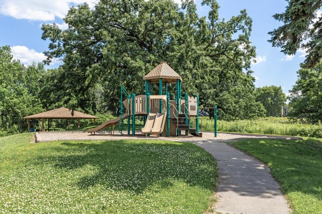 1585 Summit Shores Circle, Burnsville, MN 55306