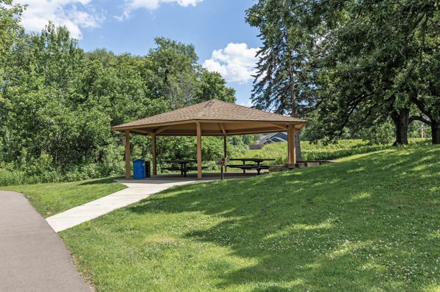 1585 Summit Shores Circle, Burnsville, MN 55306