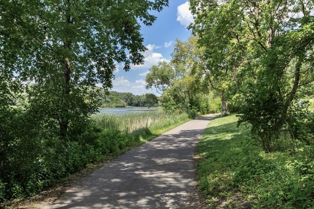 1585 Summit Shores Circle, Burnsville, MN 55306