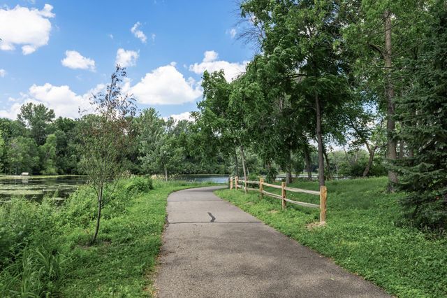 1585 Summit Shores Circle, Burnsville, MN 55306