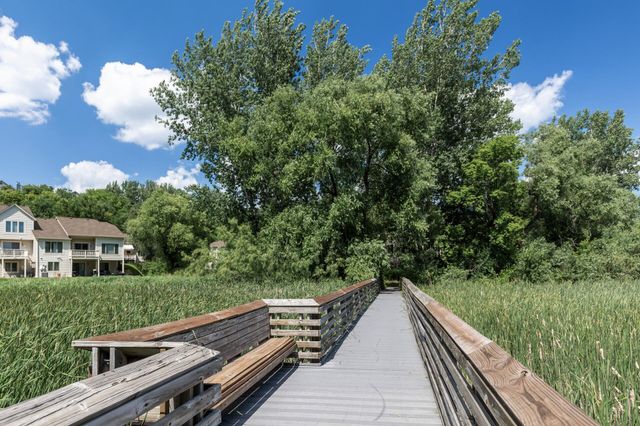 1585 Summit Shores Circle, Burnsville, MN 55306