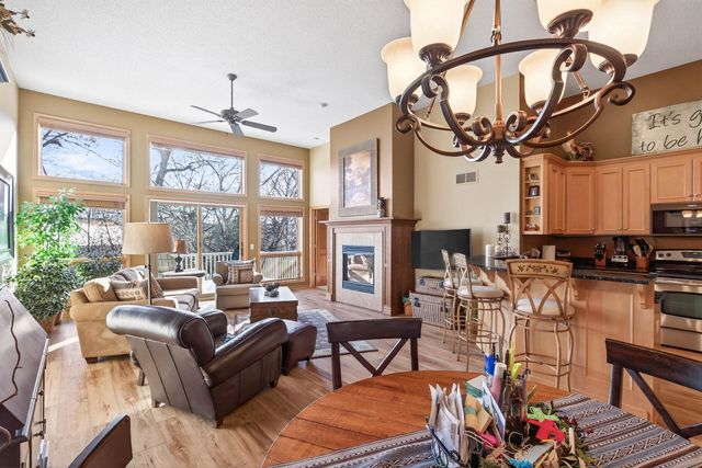 1585 Summit Shores Circle, Burnsville, MN 55306