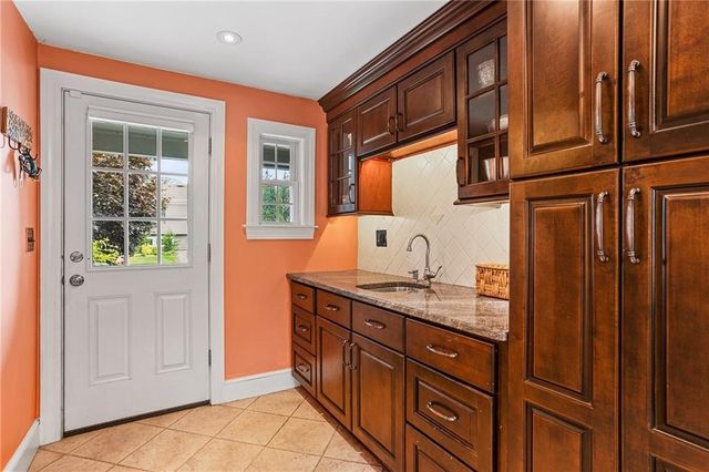 42 Pelham Parkway, North Providence, RI 02911