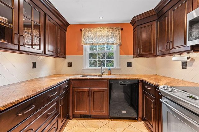 42 Pelham Parkway, North Providence, RI 02911