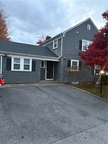 42 Pelham Parkway, North Providence, RI 02911