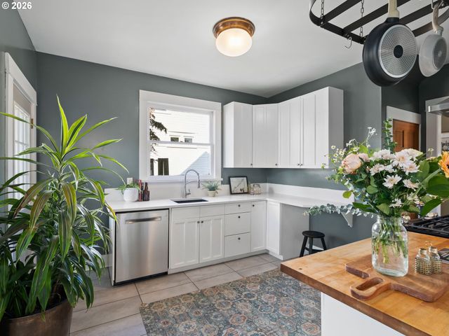 4037 Ne 8TH Ave, Portland, OR 97212