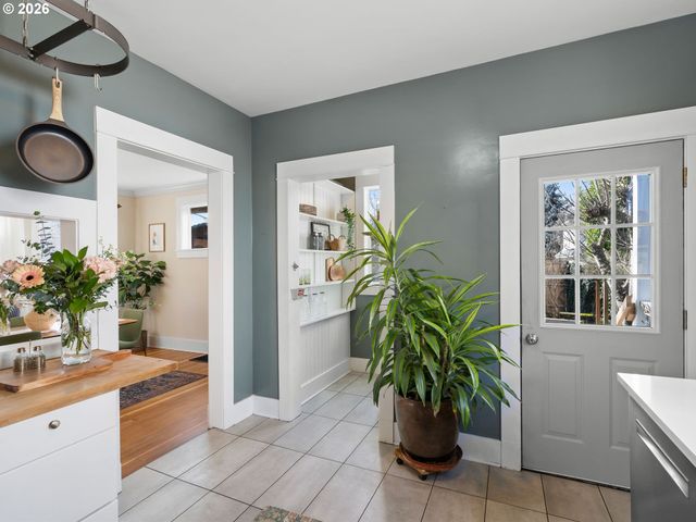 4037 Ne 8TH Ave, Portland, OR 97212