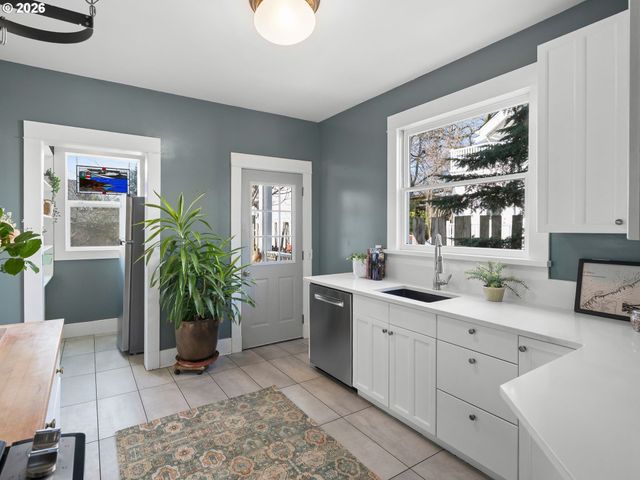 4037 Ne 8TH Ave, Portland, OR 97212