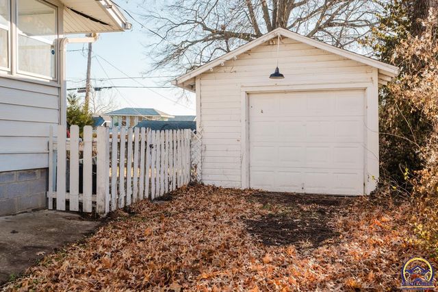 622 SW Lindenwood AVE, Topeka, KS 66606