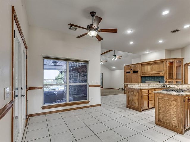 809 Grandview Rd, Tuttle, OK 73089