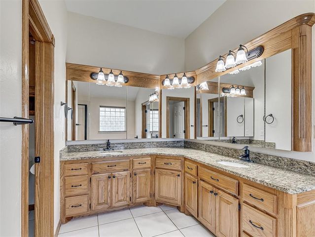809 Grandview Rd, Tuttle, OK 73089