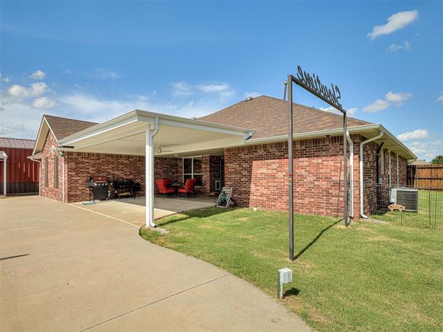 809 Grandview Rd, Tuttle, OK 73089