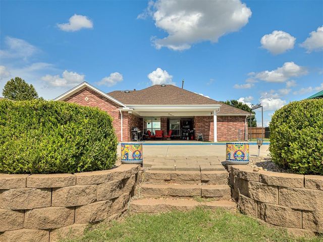 809 Grandview Rd, Tuttle, OK 73089