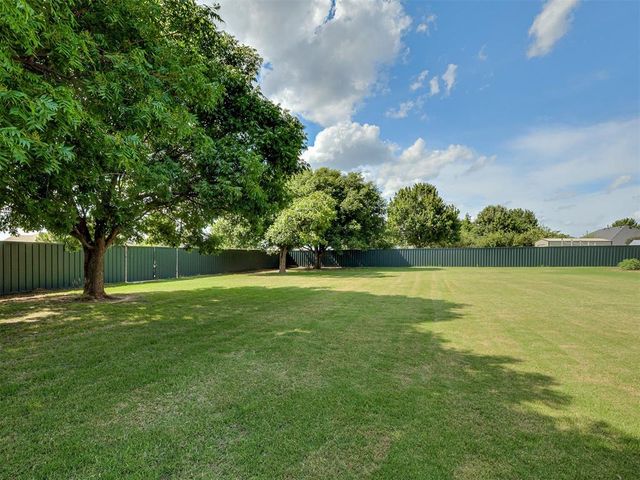 809 Grandview Rd, Tuttle, OK 73089