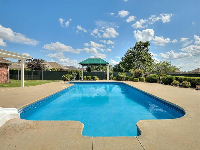 809 Grandview Rd, Tuttle, OK 73089