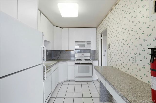 70-20 108th Street 9S, Forest Hills, NY 11375