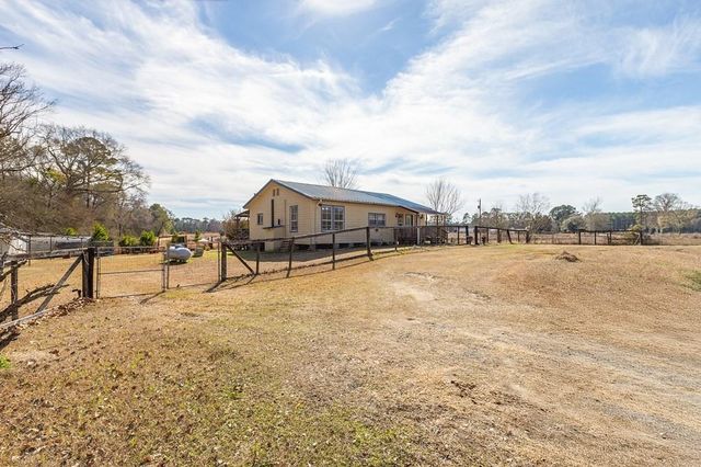 3921 Fm 1669, Huntington, TX 75949