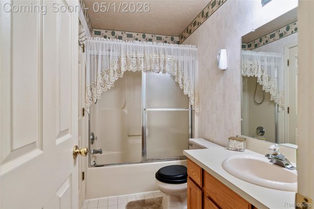 766 Challenging Trail, South Lyon, MI 48178