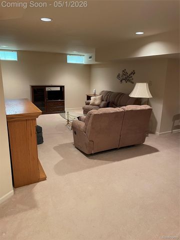 766 Challenging Trail, South Lyon, MI 48178