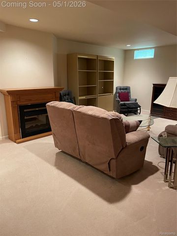766 Challenging Trail, South Lyon, MI 48178