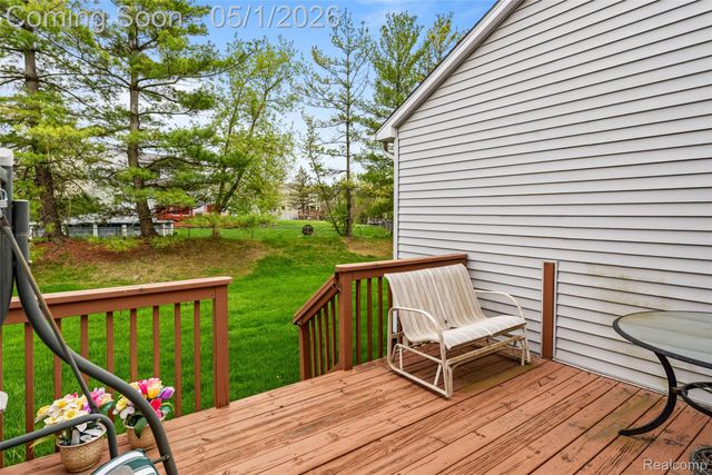 766 Challenging Trail, South Lyon, MI 48178