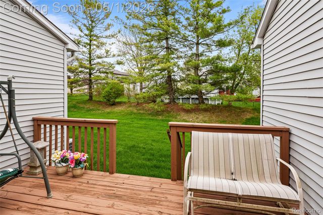 766 Challenging Trail, South Lyon, MI 48178