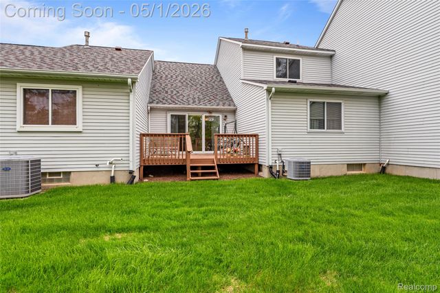 766 Challenging Trail, South Lyon, MI 48178