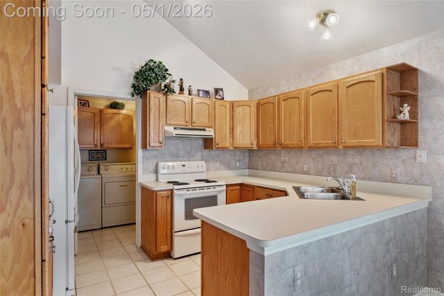 766 Challenging Trail, South Lyon, MI 48178