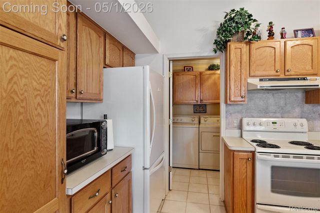 766 Challenging Trail, South Lyon, MI 48178