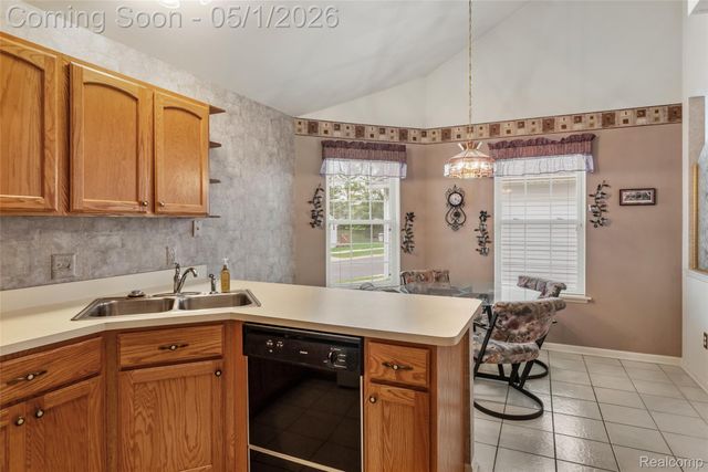 766 Challenging Trail, South Lyon, MI 48178