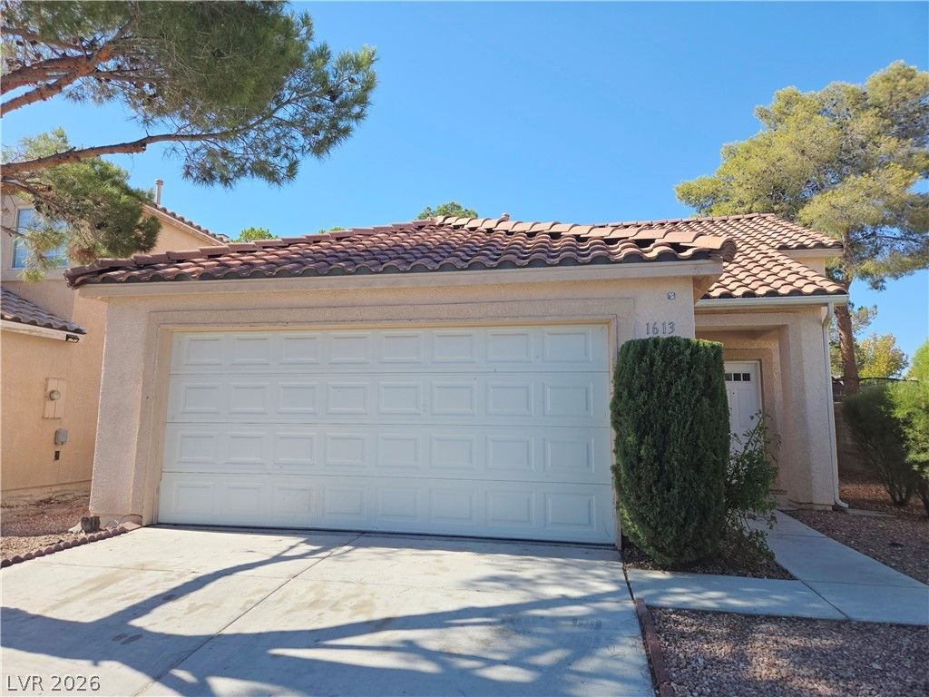 1613 Golden Glen Court, North Las Vegas, NV 89031 — exterior