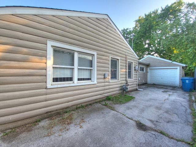 14610 Sawyer Avenue, Midlothian, IL 60445