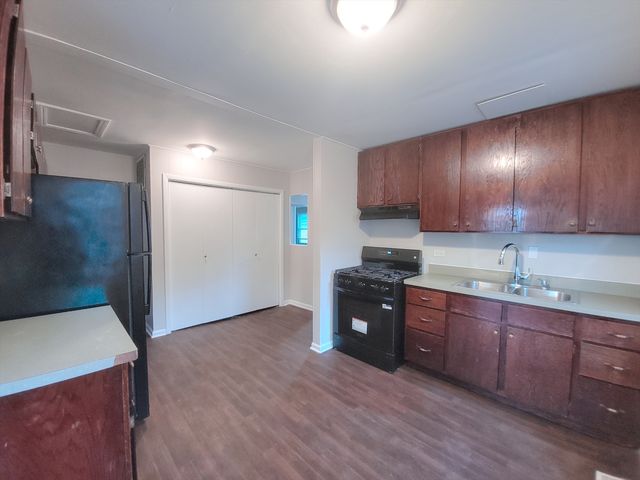 14610 Sawyer Avenue, Midlothian, IL 60445