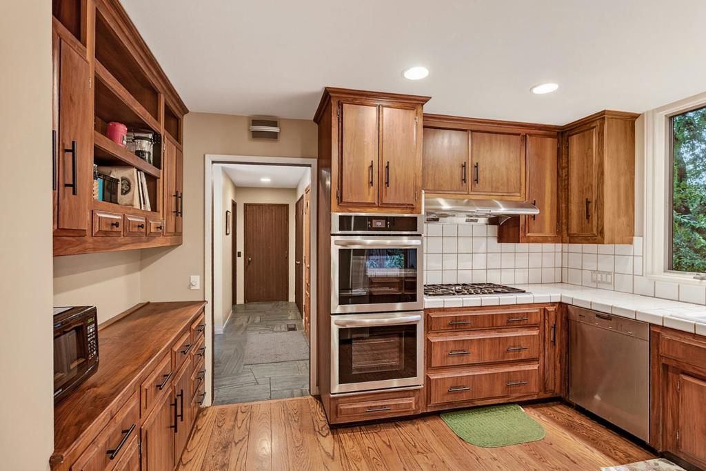 Image 7 of property listing at 573 Patrol Road, Woodside, CA 94062