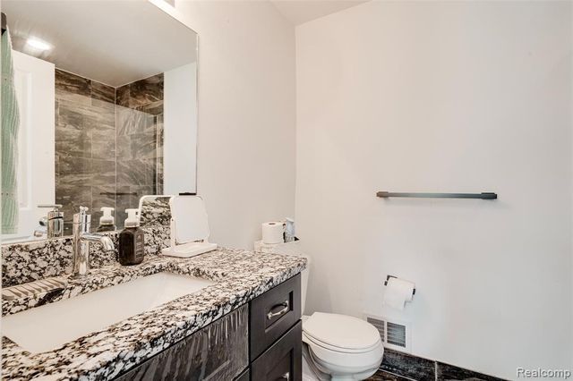 5973 Stella Drive, Troy, MI 48085