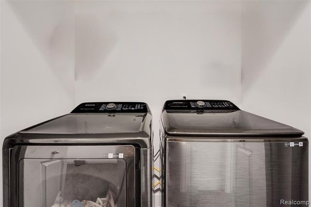 5973 Stella Drive, Troy, MI 48085