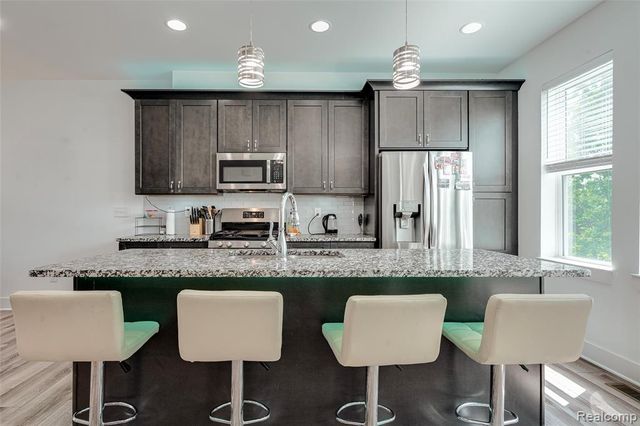 5973 Stella Drive, Troy, MI 48085