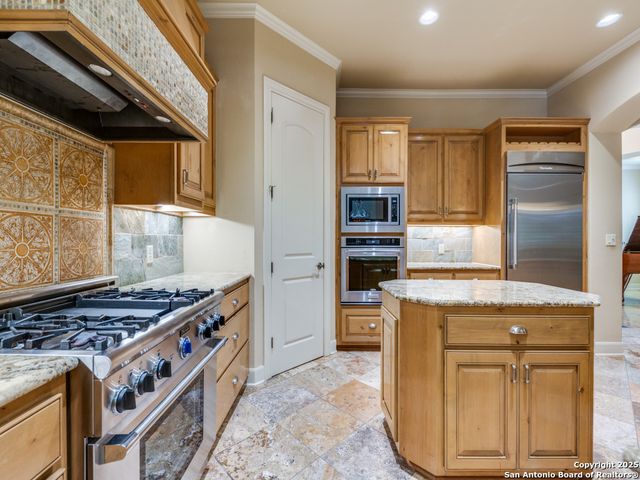 107 Calais, Shavano Park, TX 78249