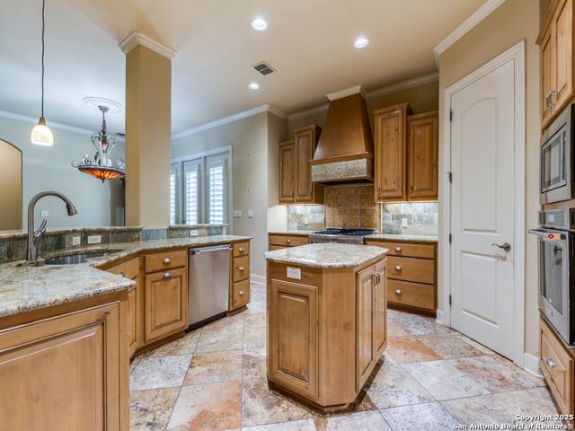 107 Calais, Shavano Park, TX 78249