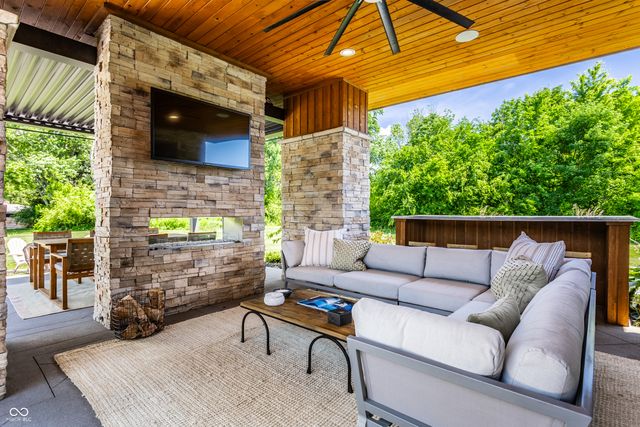 6301 Montana Springs Drive, Zionsville, IN 46077