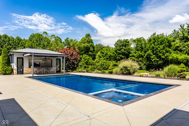 6301 Montana Springs Drive, Zionsville, IN 46077